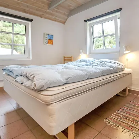 I Vejlby Klit Med Hund Sj308 Harboør